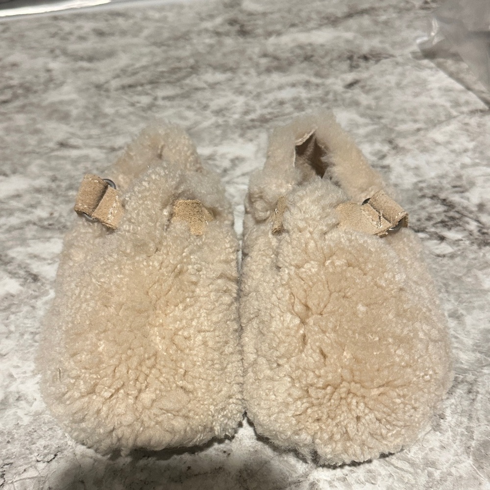 Zara Cream Fuzzy Baby Booties, natural leather. New , no tags attached.